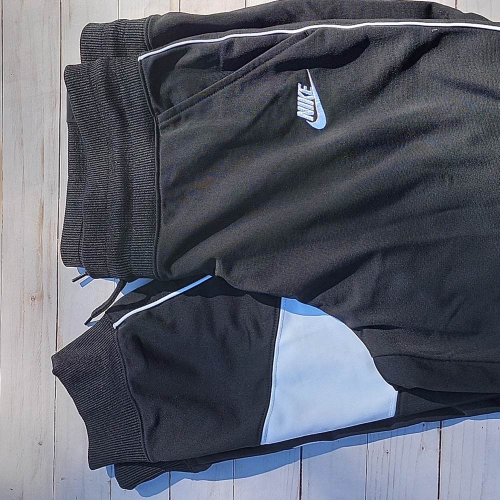 Womens Nike athletic jogger pants black & white size large NWT